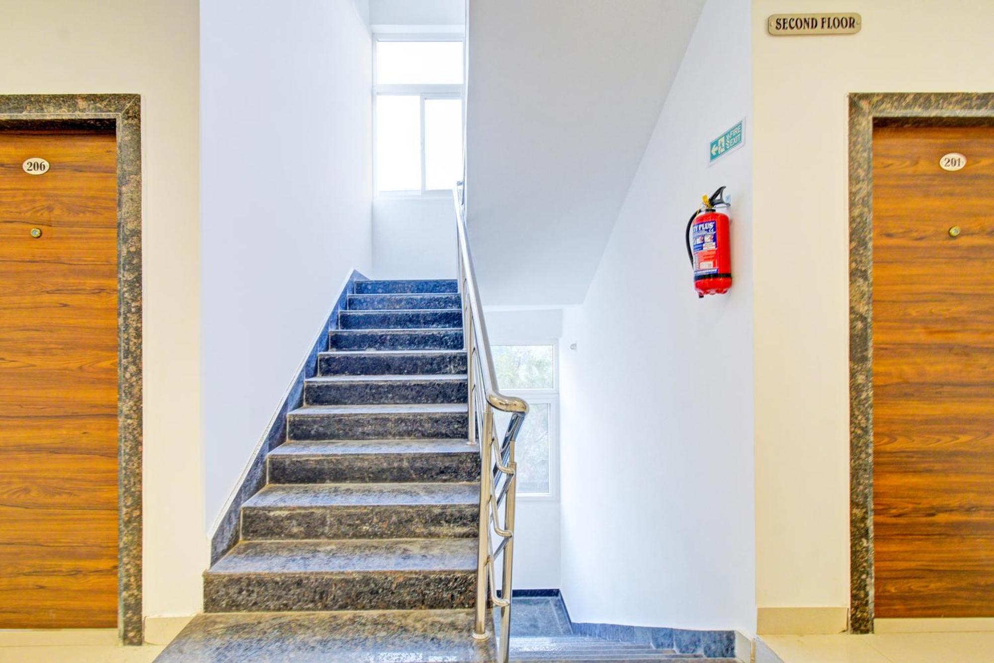 Super Townhouse Oak Suchitra Kompally Road Formerly Sun Moon Hotels Trimulgherry Kültér fotó